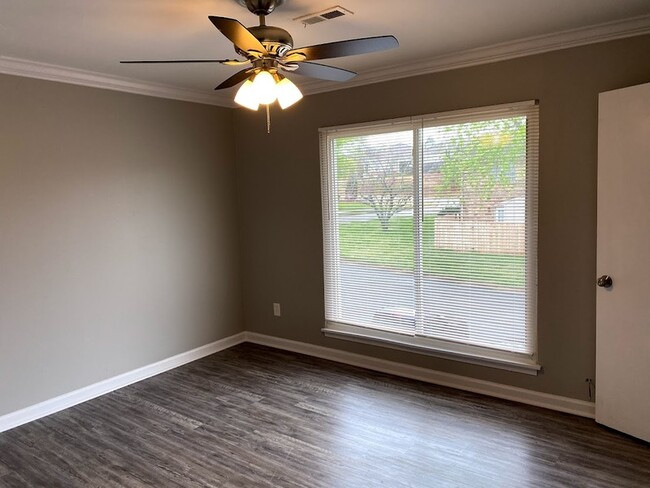 Building Photo - 2018 Hobbs Rd SE