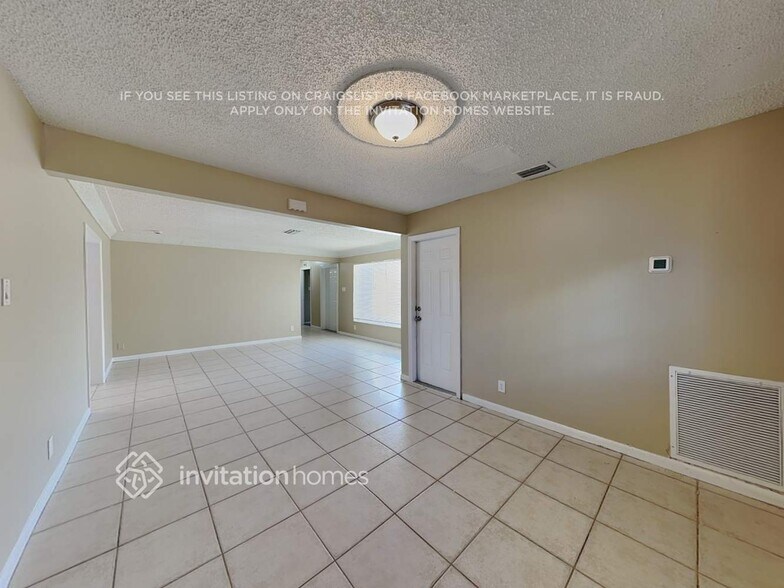 Building Photo - 208 NW 80th Ave
