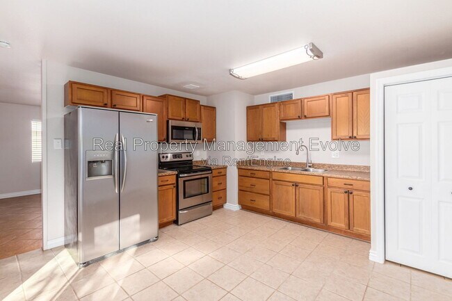 Building Photo - 5438 S 46th Pl