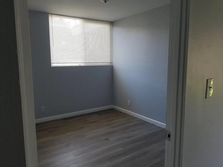 Building Photo - 5504 Fernhill Cir