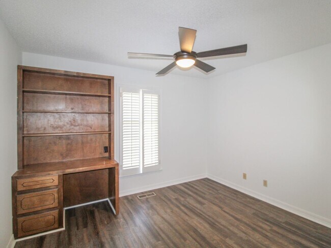 Building Photo - Nice Home in Rogersville!