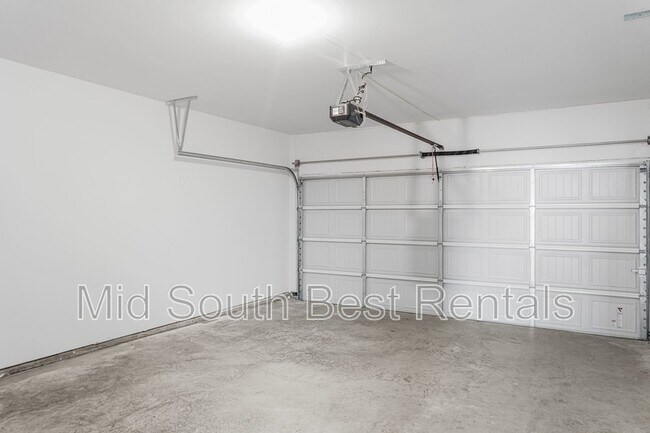 Building Photo - 220 Redwood Rd