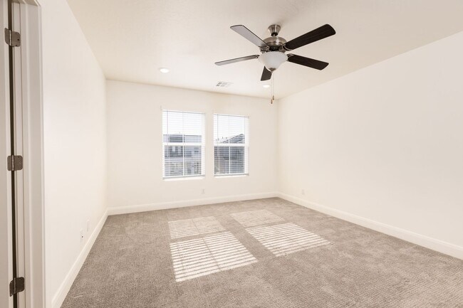 Building Photo - 6001 S Carnelian Pkwy