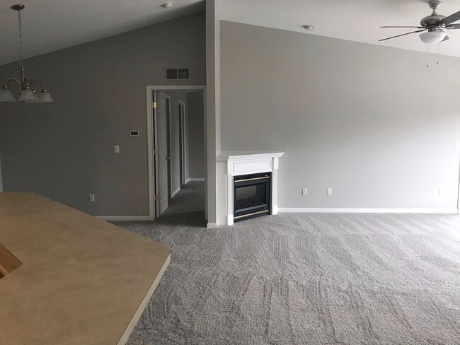 Building Photo - Sharp 2 bedroom, 2 bath upper condo in Nottingham  Cove sub for lease $1700 a month.