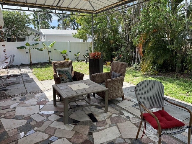 Building Photo - 1211 NE 27th Ave