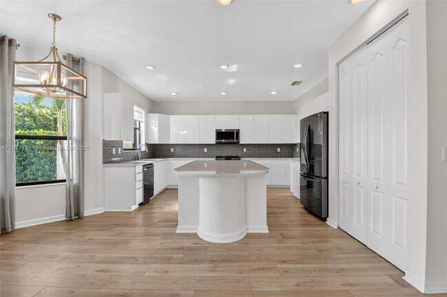 Building Photo - 7176 Sandgrace Ln