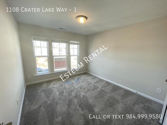Building Photo - 1108 Crater Lk Wy