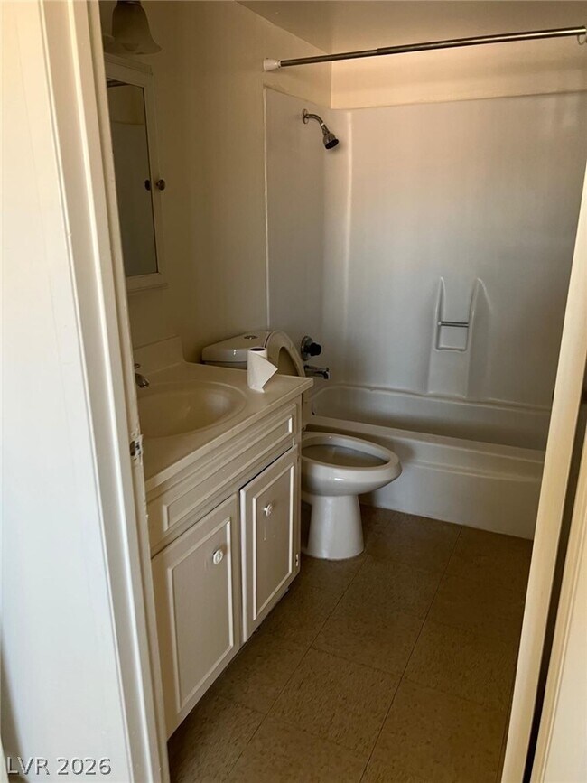 Building Photo - 818 S 7th St