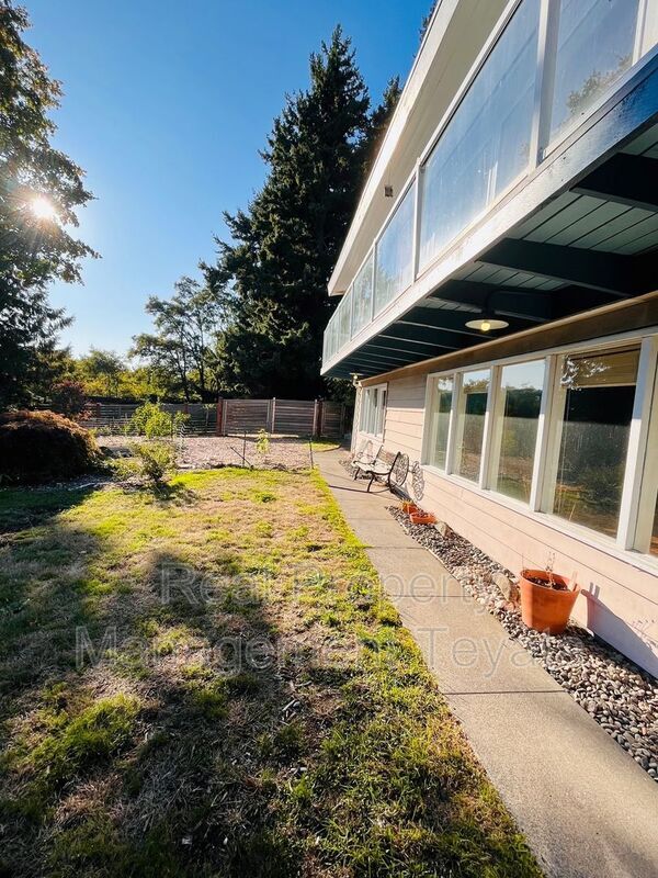 Building Photo - 129 E Wiser Lake Rd