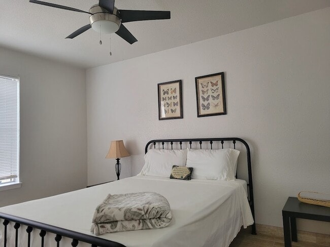 Building Photo - 5526 Excalibur Dr