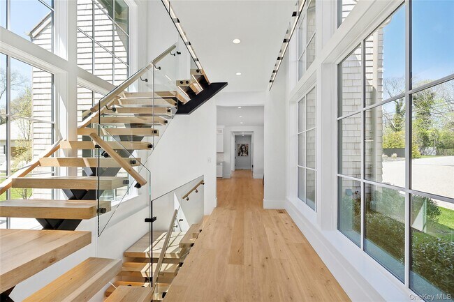 Building Photo - 510 Abrahams Path