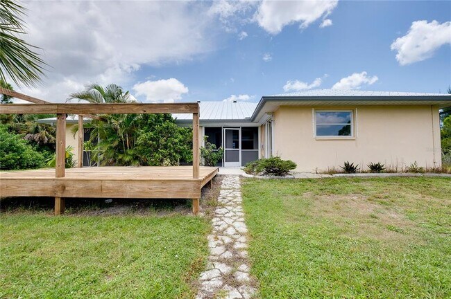 Building Photo - 15140 Lyneburg Ave