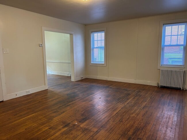 Building Photo - Beautiful 3 Bedroom End of Row Townhome in...