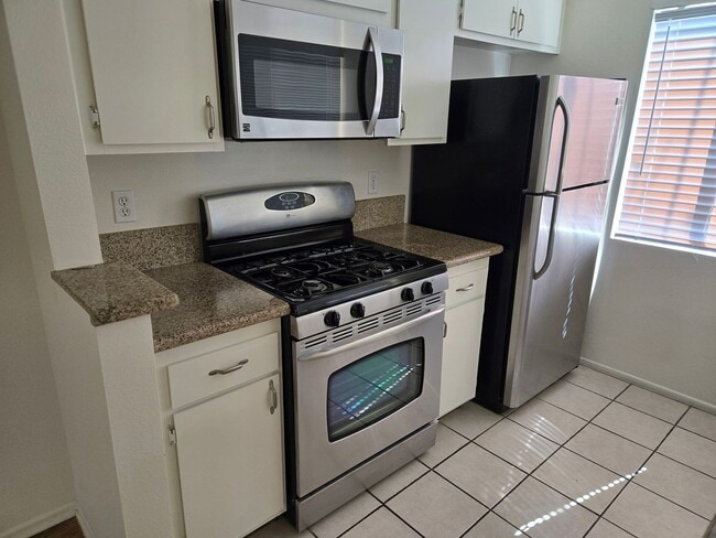 Building Photo - Lovely Ground Level 1 Bedroom 1 Bathroom In Irvine