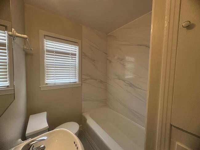 Building Photo - 8041001/45