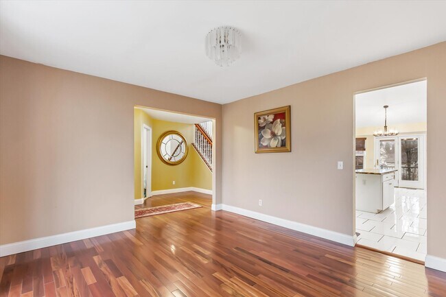 Building Photo - 627 Fox Hill Estates Dr