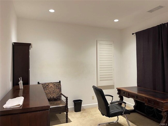 Building Photo - 68 Acorn Glen