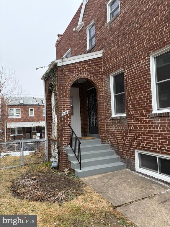 Building Photo - 603 Quackenbos St NW