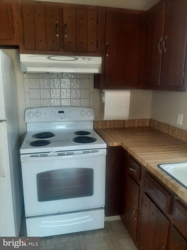 Building Photo - 35 Florence Tollgate