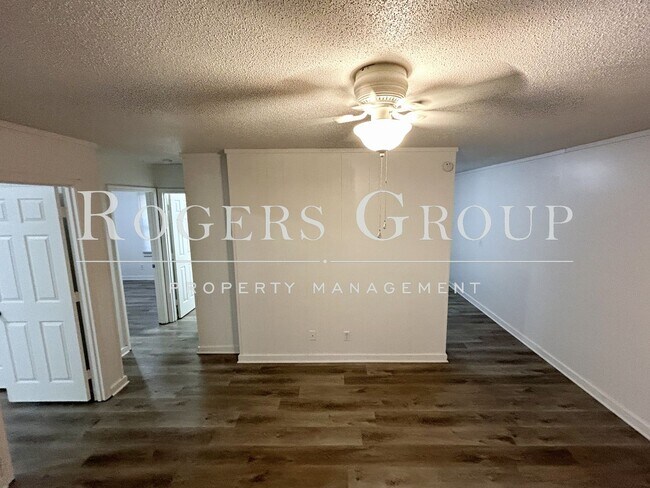 Building Photo - #450 - 416-418 Ridley St Duplex