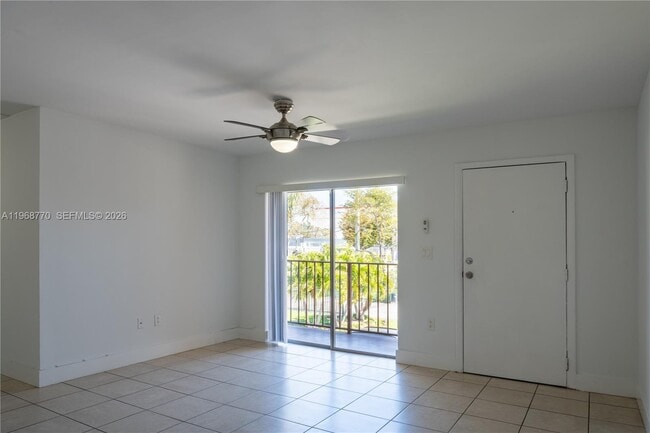 Building Photo - 1290 NE 119th St