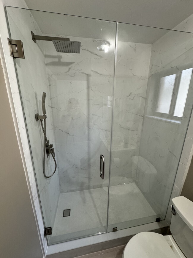 NEW SHOWER - 14931 SW 92nd Ter