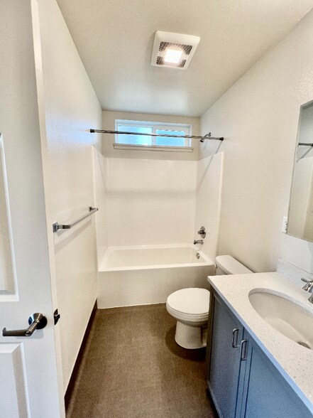 Building Photo - 2330 Yakima Ct