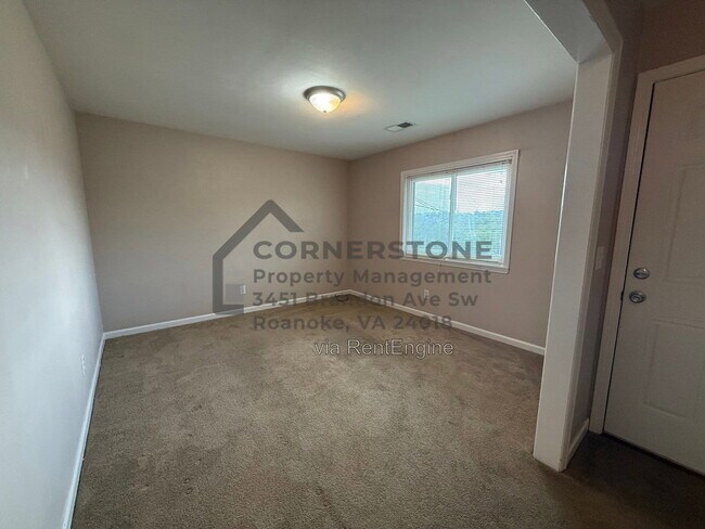 Building Photo - 711 Riverland Rd SE
