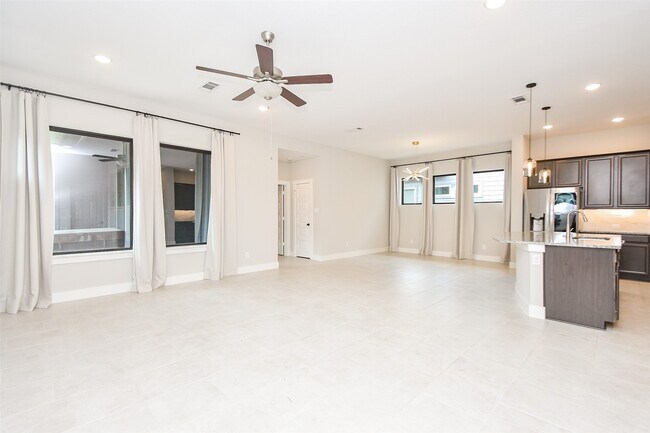 Building Photo - 15247 Parkland Canyon Dr