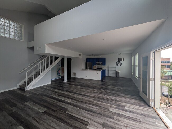 Building Photo - 837 E 17th Ave
