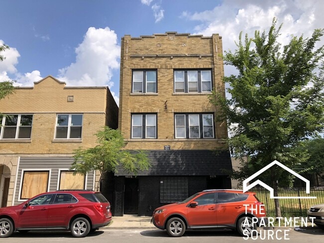 Building Photo - 4876 W Armitage Ave