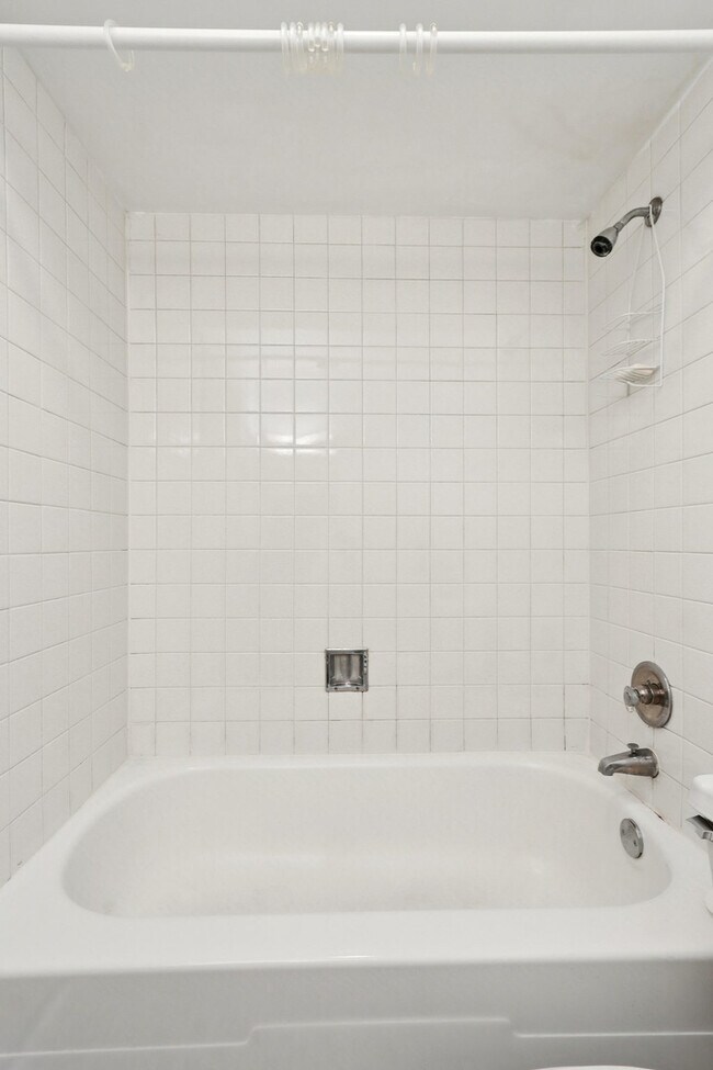 Building Photo - 2650 Brookwood Way Dr