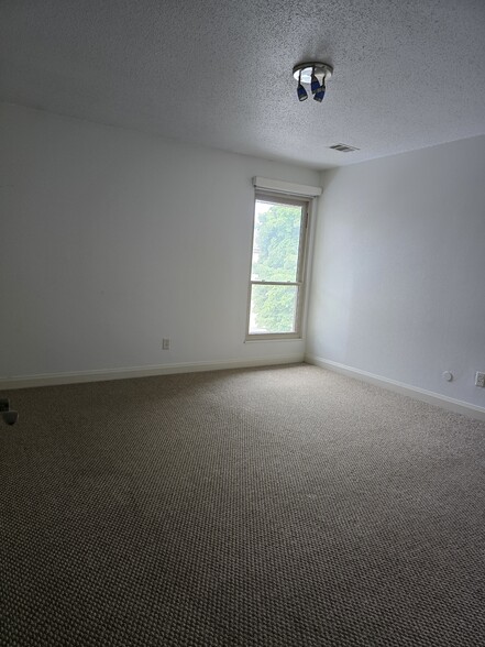Bedroom - 1446 Cliff Ct