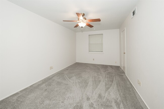 Building Photo - 9622 Highmeadow Dr