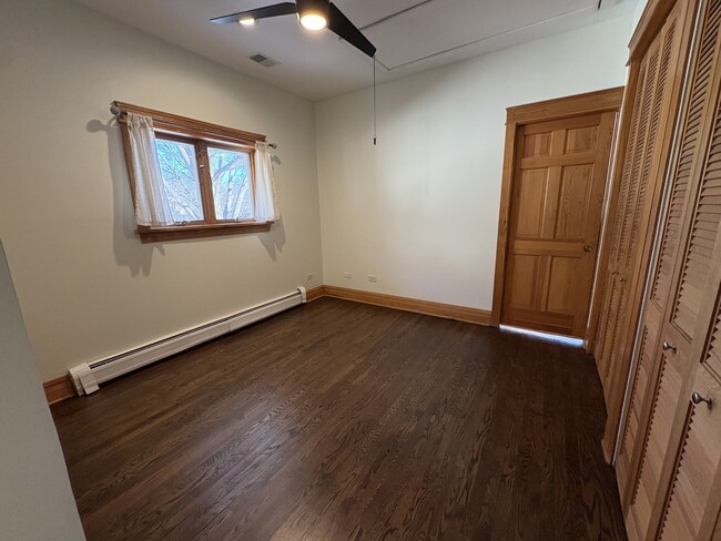 Building Photo - 416 N Grove Ave