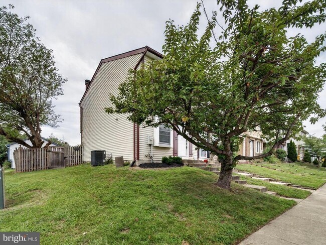 Building Photo - 7648 Fairbanks Ct