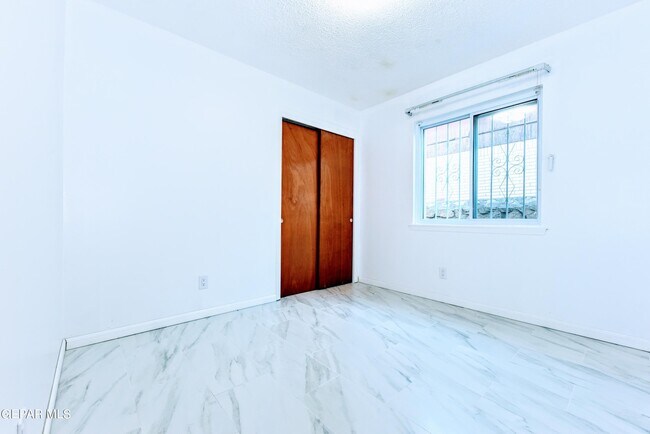 Building Photo - 4909 Winthrop Dr