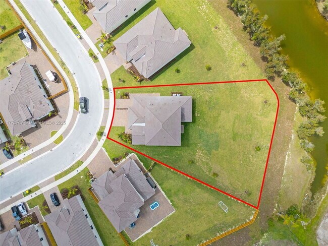 Building Photo - 2700 SE 23rd Ave