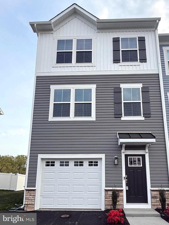 Building Photo - 161 Munsee Cir