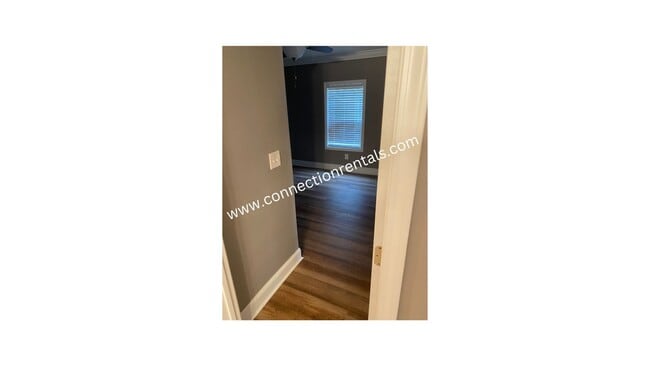 Building Photo - 138 Maresca Dr NE