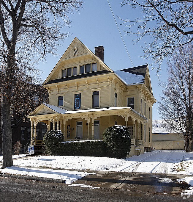 Primary Photo - 19 Watkins Ave
