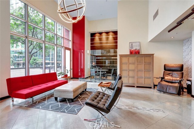 Building Photo - 350 W Ash St