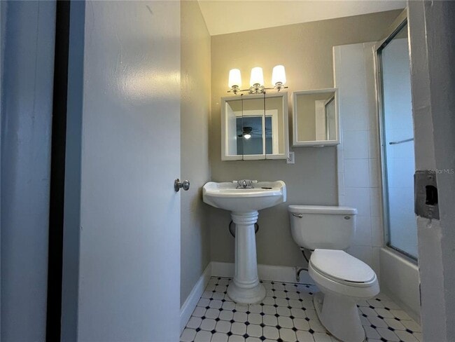 Building Photo - 10204 N Edison Ave