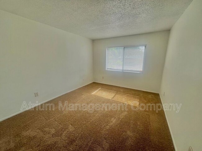 Building Photo - 630 Kenwick Cir