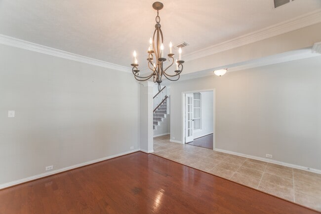 Building Photo - 9402 Empress Crossing Dr