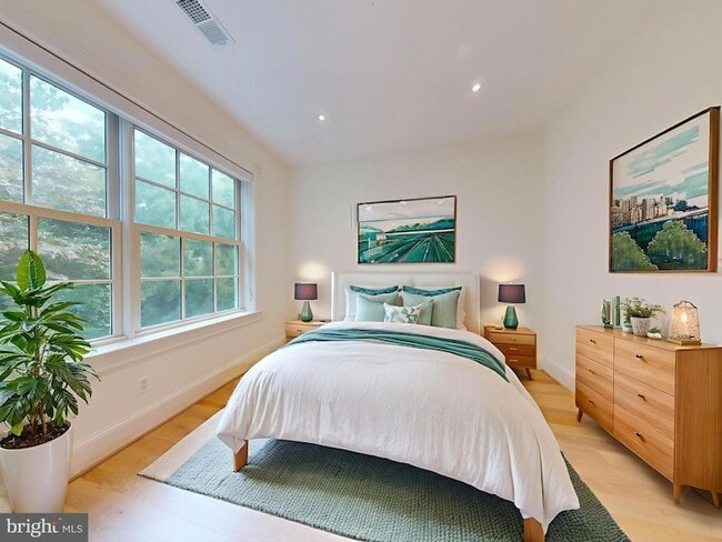 Building Photo - 1808 Riggs Pl NW