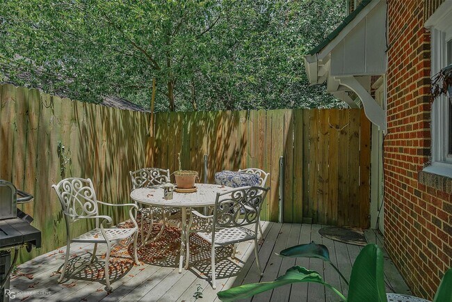 Building Photo - GORGEOUS 4/2.5 BROADMOOR HOME-ACROSS FROM DUCK POND PARK & LIBRARY