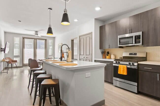 Building Photo - 390 N 2nd Ave