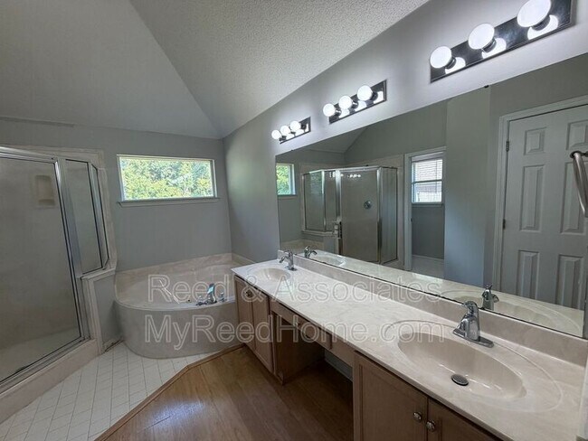 Building Photo - 130 Oaks Edge Dr
