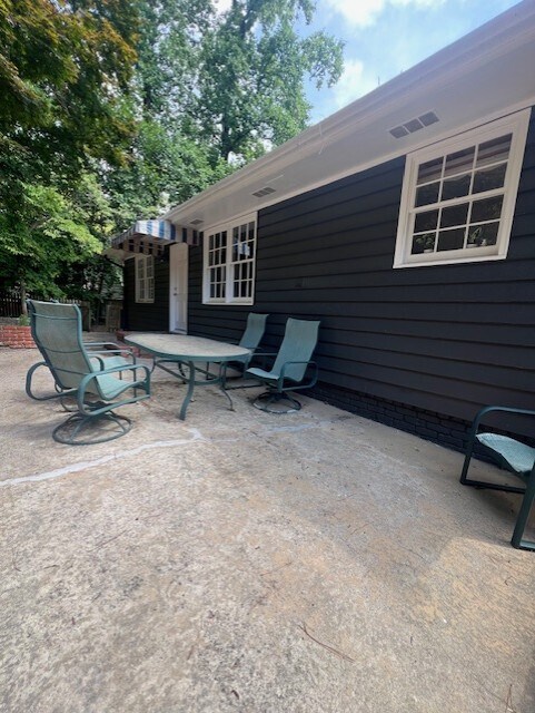 Building Photo - 913 Brookwood Dr